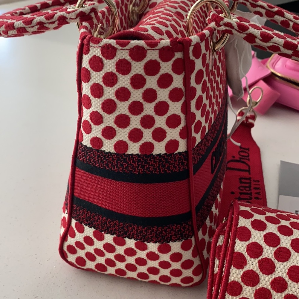 Lady Dior medium handbag - Picture 4 of 8